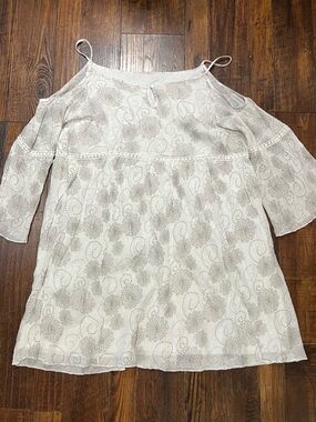 Avenue White Tunic with Beige Floral Embroidery